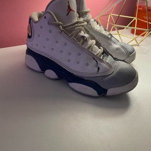 Air Jordan Nike Boys retro 13 size 1Y shoes white with blue detail